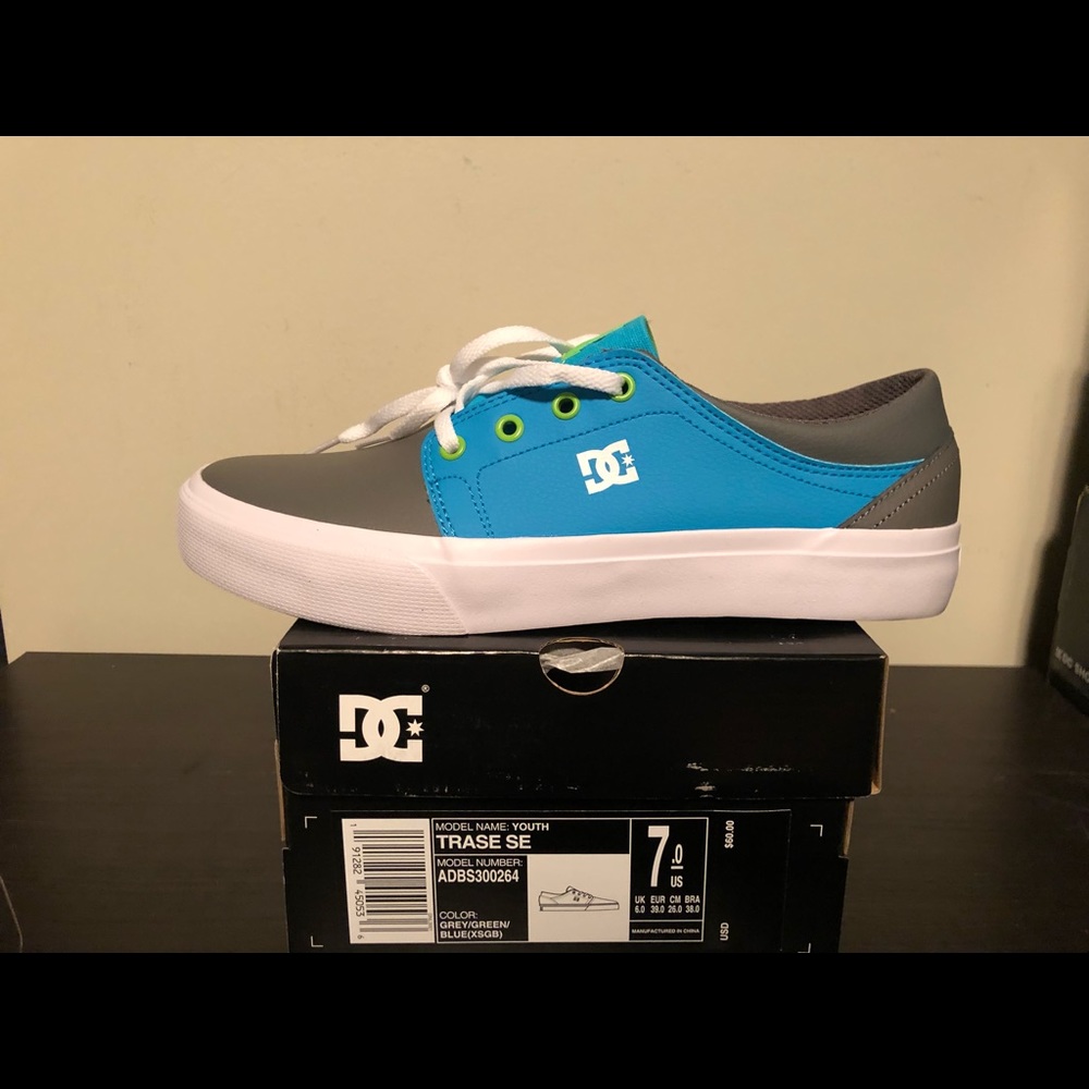DC Trase Youth Size 7 New in Box